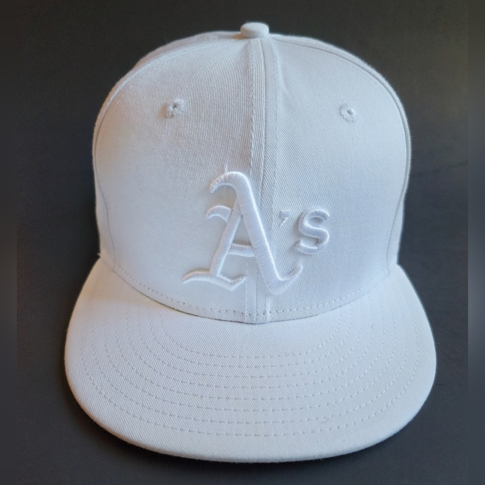 New Era 59Fifty MLB Baseball All White Oakland A's Fitted Hat. Size- 7 1/2